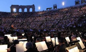 Lee más sobre el artículo Arena de Verona, música al aire libre